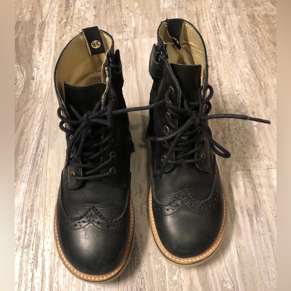 Young soles Sidney brogue black leather boots